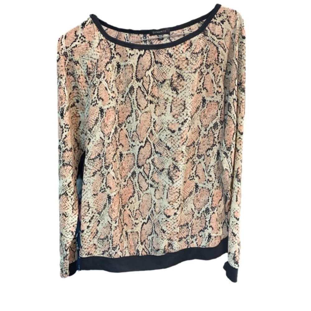 ❤️ Dynamite, snakeskin top